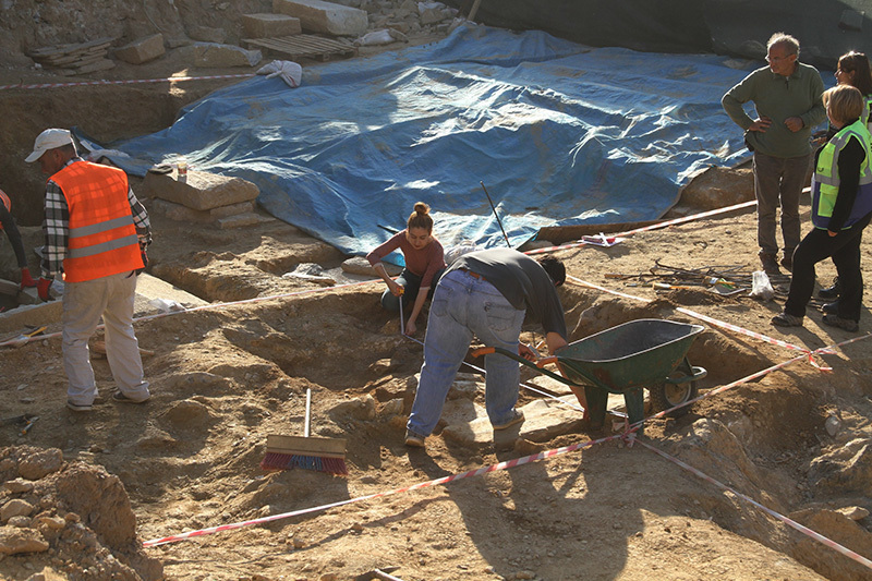 2,400 year-old burial chamber, 103 artifacts unearthed in Turkey