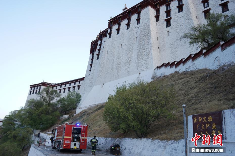 世界文化遗产西藏布达拉宫进行火灾扑救实战演练