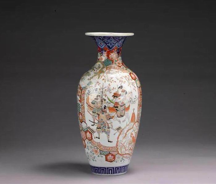 日本制五彩武士人物瓶，十七 - 十八世纪，口径20，底径14，高57.5厘米，中国国家博物馆藏