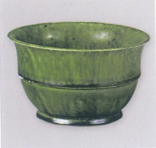 图10 绿釉杯。陕西乾县唐神龙二年永泰公主墓出土。