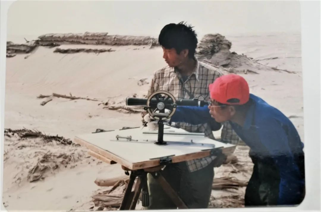 考古队员坚持工作：测绘“海头”古城遗址图 、整理采集文物