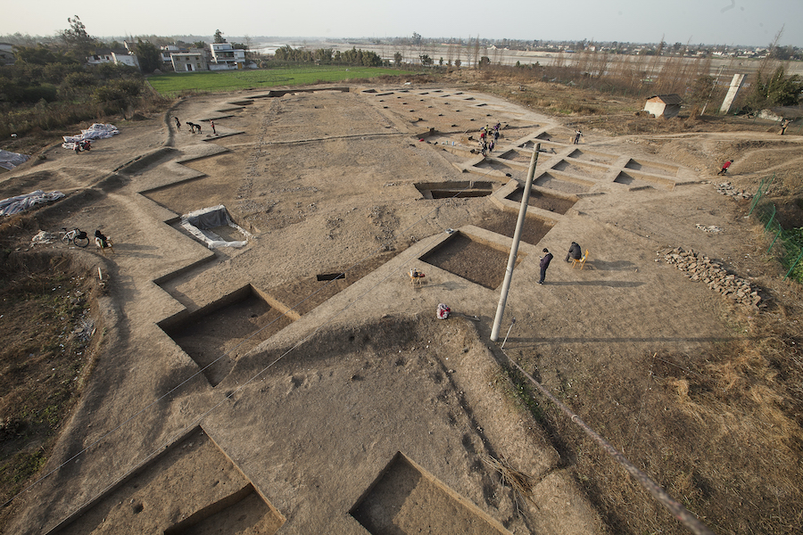 青关山遗址，可能是三星堆的宗庙，它也被誉为继三星堆两个祭祀坑之后的最大考古发现。  广西师范大学出版社 图 
