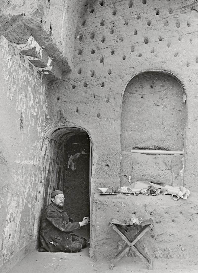 1906年，格鲁伦威德尔在克孜尔石窟第4窟临摹壁画。