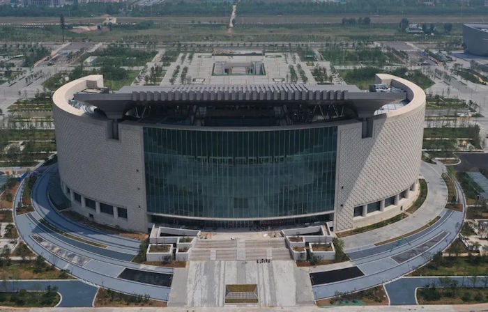 这是郑州博物馆新馆外景（无人机照片）。（郑州市文物局供图）