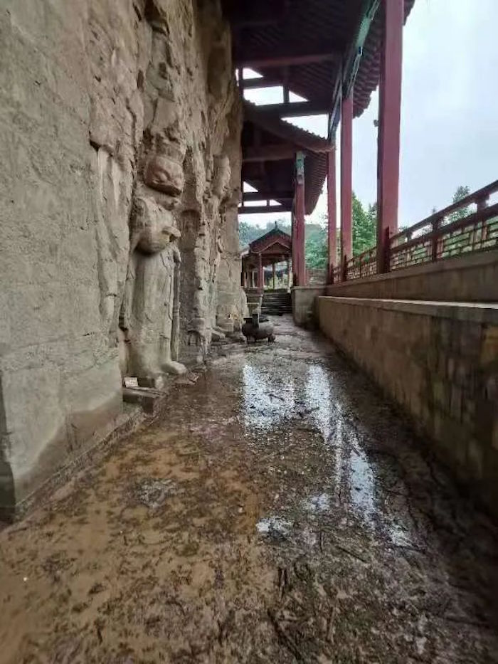 这是暴雨后的巩义石窟寺内景。来源：受访者供图
