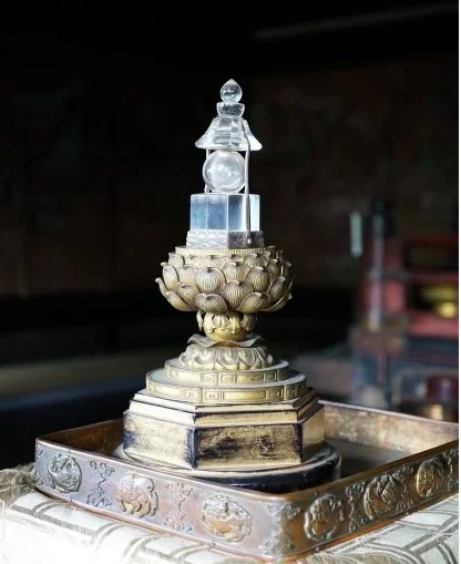 日本国宝，南无佛舍利，南北朝(1347—1348)；舍利据箱，镰仓时代·13世纪奈良·法隆寺藏