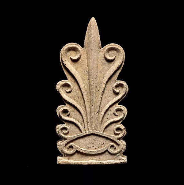 棕榈叶形瓦檐饰 阿伊哈努姆，宫殿区  公元前3世纪 赤陶 