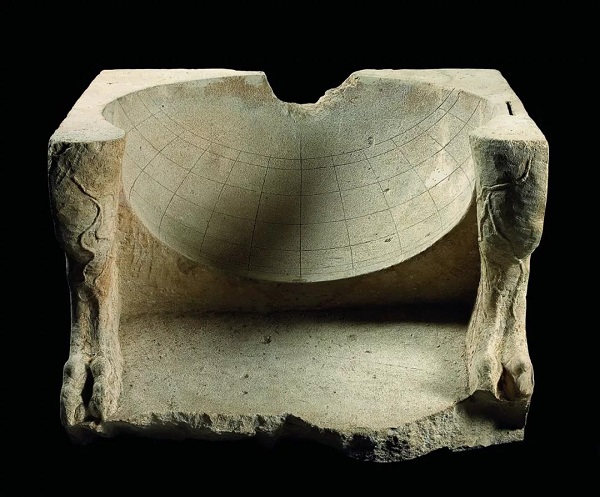 半球形日晷 阿伊哈努姆，竞技场公元前145年以前 白石灰岩