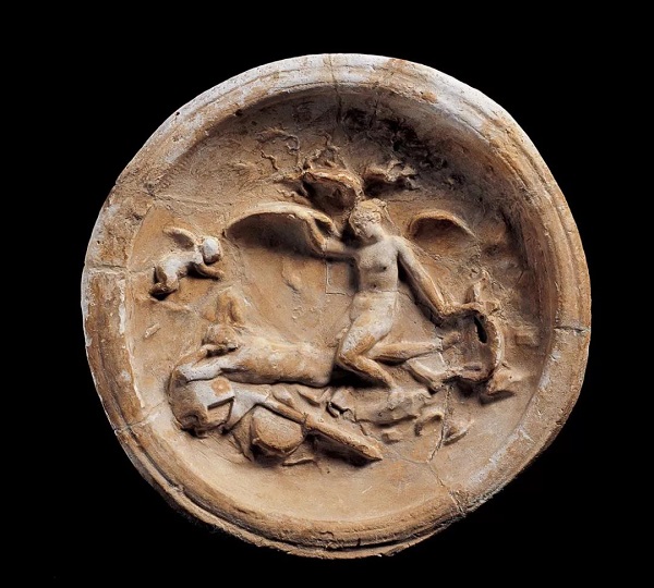 恩底弥翁与塞勒涅石膏圆板 贝格拉姆第13室 公元1世纪 石膏 