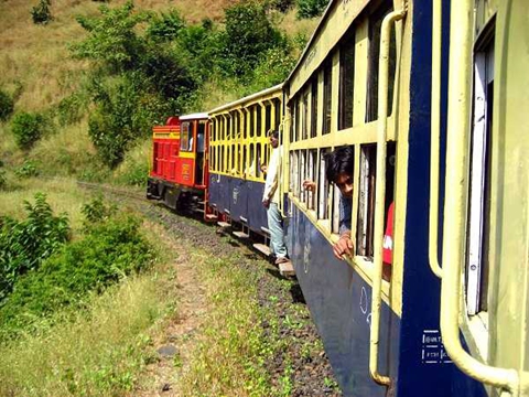 尼尔吉里铁路位于印度南部德干半岛的泰米尔纳德邦