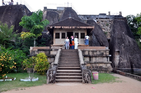 伊苏鲁穆尼亚寺，是斯里兰卡最早寺庙之一