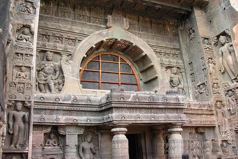阿旃陀石窟群是印度古代佛教徒作为佛殿、僧房而开凿的