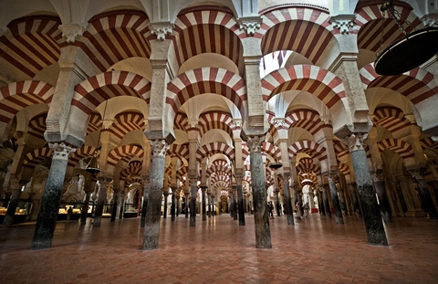 大清真寺建筑宏伟，装饰极为豪华