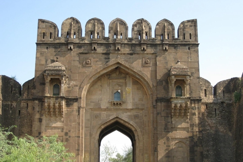 罗赫达斯要塞是巴基斯坦古代最著名的军事建筑之一