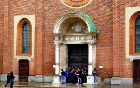 圣母感恩教堂具有哥特和文艺复兴建筑特点的建筑