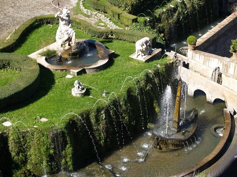 伊斯特别墅是一个喷泉流水的世界