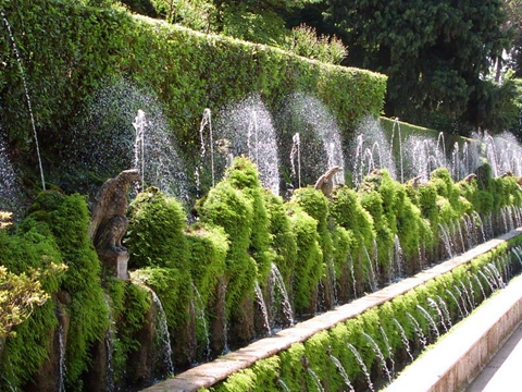 提沃利城的伊斯特别墅拥有迷人的花园和喷泉