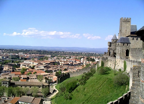 卡尔卡松历史城墙要塞位于法国南部的朗格多克—鲁西永大区