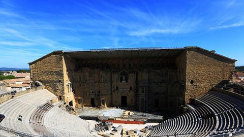 奥朗日古罗马剧场，是所有宏伟的古罗马剧场中保存最完好的罗马式剧场之一