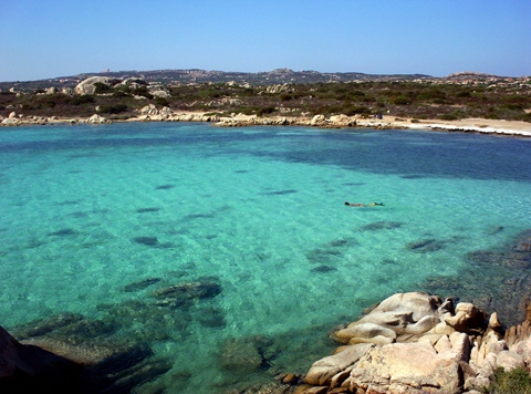 撒丁岛有许多奇特罕见的风景区