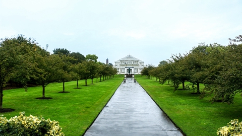 伦敦基尤皇家植物园位于英国泰晤士河畔的邱镇