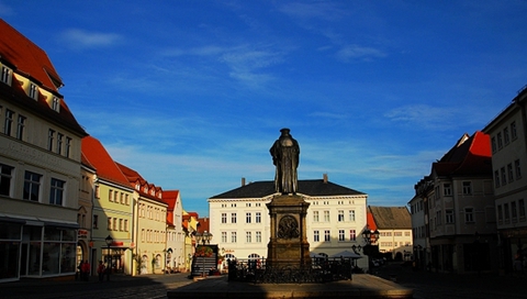 广场的中央是马丁路德的塑像